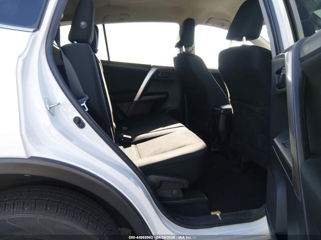 Toyota RAV4 LE 2018 JTMZFREV1JJ151097 Image 8