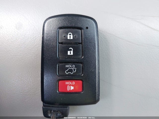 Продажа на аукционе авто 2019 Toyota Highlander Xle, vin: 5TDJZRFH2KS576037, номер лота: 44966093