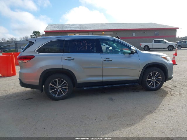 Продажа на аукционе авто 2019 Toyota Highlander Xle, vin: 5TDJZRFH2KS576037, номер лота: 44966093