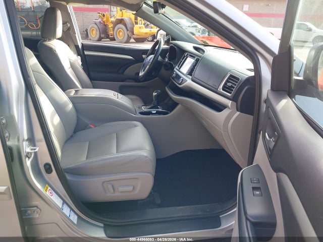 Продажа на аукционе авто 2019 Toyota Highlander Xle, vin: 5TDJZRFH2KS576037, номер лота: 44966093
