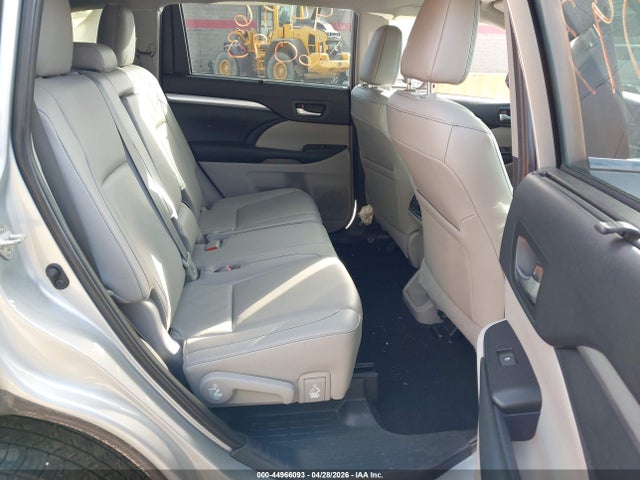Продажа на аукционе авто 2019 Toyota Highlander Xle, vin: 5TDJZRFH2KS576037, номер лота: 44966093