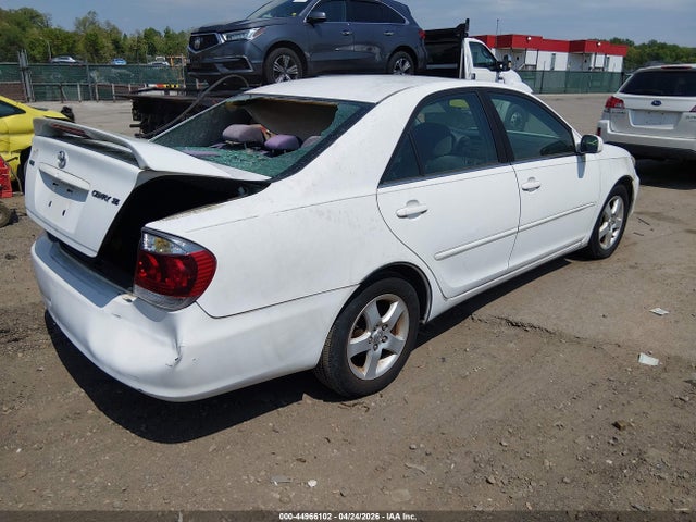 2005 Toyota Camry Se მანქანა იყიდება აუქციონზე, vin: 4T1BE32K25U405105, აუქციონის ნომერი: 44966102
