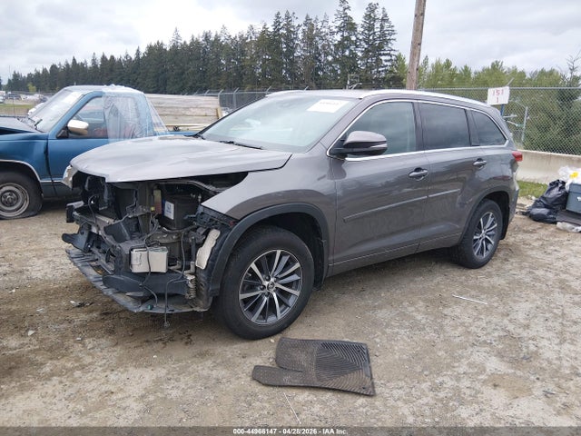 Toyota Highlander Xle 2017 5TDJZRFH3HS512565 Image 2