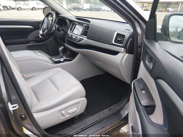 Toyota Highlander Xle 2017 5TDJZRFH3HS512565 Image 5
