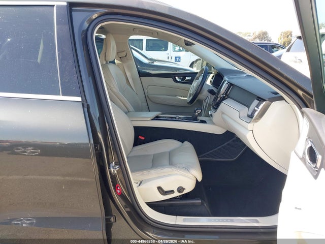 YV4A22RL6J1001752 Volvo Xc60 T6 Inscription