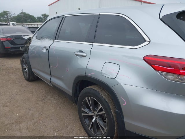 44966372 :رقم المزاد ، 5TDZZRFH9KS289815 vin ، 2019 Toyota Highlander Le Plus مزاد بيع