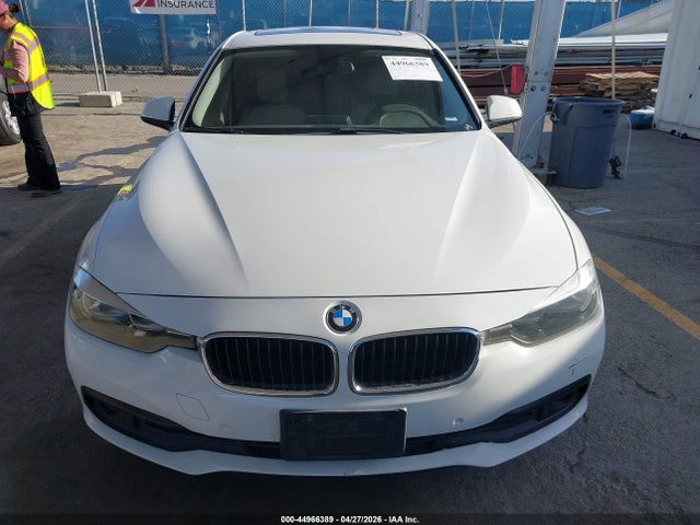 BMW 320i 2016 WBA8E1G56GNT34720 Image 13