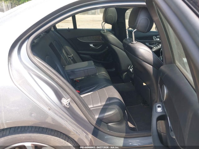 2017 Mercedes-benz C 300 4matic მანქანა იყიდება აუქციონზე, vin: 55SWF4KB0HU185516, აუქციონის ნომერი: 44966663