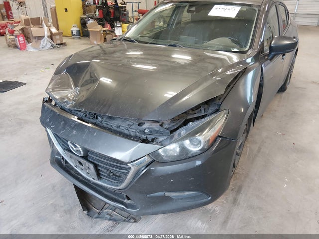 44966673 :رقم المزاد ، 3MZBN1V3XJM192297 vin ، 2018 Mazda Mazda3 Touring مزاد بيع