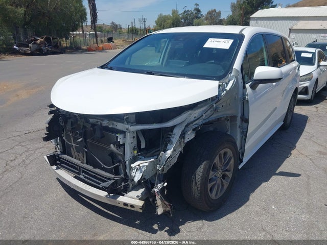 Продажа на аукционе авто 2022 Toyota Sienna Le, vin: 5TDKRKEC2NS106113, номер лота: 44966769