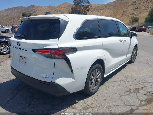 Продажа на аукционе авто 2022 Toyota Sienna Le, vin: 5TDKRKEC2NS106113, номер лота: 44966769