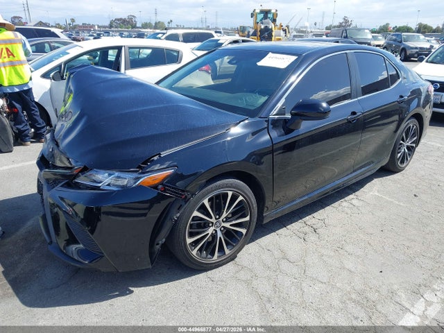 4T1B11HK2JU090114 Toyota CAMRY SE