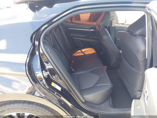 4T1B11HK2JU090114 Toyota CAMRY SE