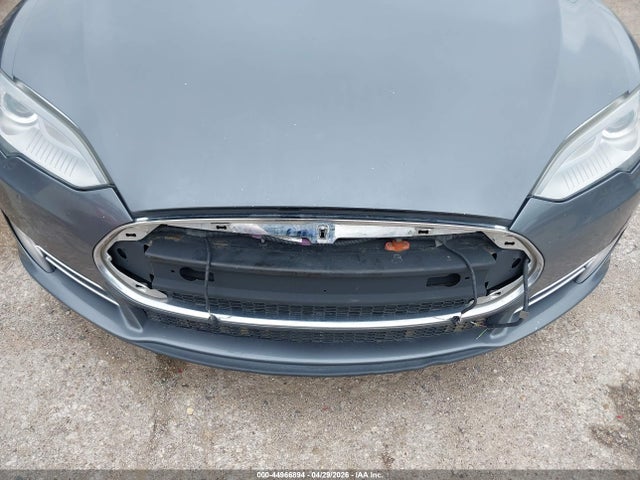 44966894 :رقم المزاد ، 5YJSA1CN5DFP21635 vin ، 2013 Tesla Model S مزاد بيع