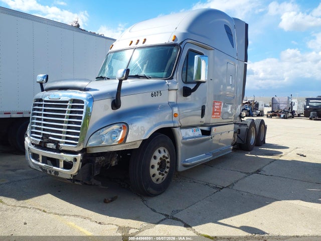 44966991 :رقم المزاد ، 3AKJGLD50FSGL6075 vin ، 2015 Freightliner Cascadia 125 مزاد بيع