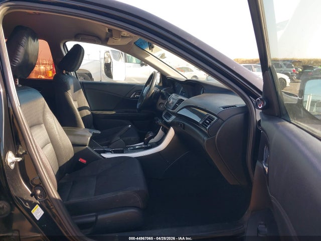Honda Accord 2015 1HGCR2F55FA165788 Image 17