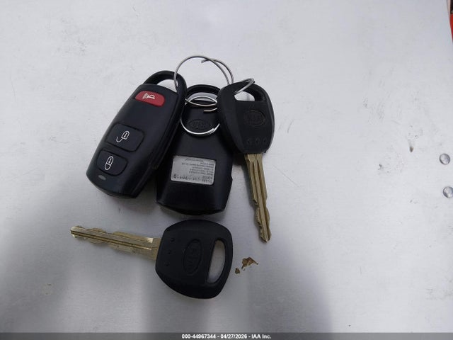 KNDMG4C70E6545066 KIA SEDONA LX