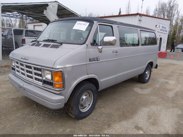 1990 Dodge Ram Wagon B250 მანქანა იყიდება აუქციონზე, vin: 2B4HB25Y2LK705678, აუქციონის ნომერი: 44967351