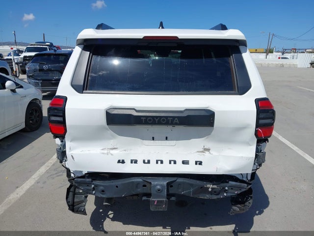 2025 Toyota 4runner Sr5 მანქანა იყიდება აუქციონზე, vin: JTEVA5BR4S5042622, აუქციონის ნომერი: 44967361