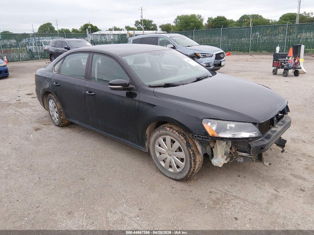Продажа на аукционе авто 2013 Volkswagen Passat 2.5l S, vin: 1VWAH7A35DC033446, номер лота: 44967398