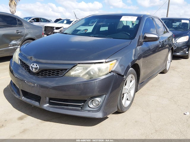 44967405 :رقم المزاد ، 4T1BF1FK4EU435489 vin ، 2014 Toyota Camry Se مزاد بيع