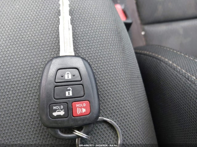 2017 Toyota Corolla Le მანქანა იყიდება აუქციონზე, vin: 5YFBURHE2HP664755, აუქციონის ნომერი: 44967571