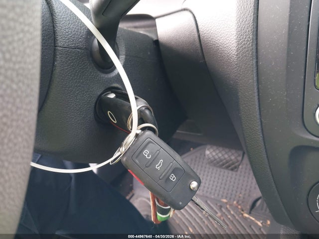 2013 Volkswagen Jetta 2.0l S მანქანა იყიდება აუქციონზე, vin: 3VW2K7AJ3DM365260, აუქციონის ნომერი: 44967640
