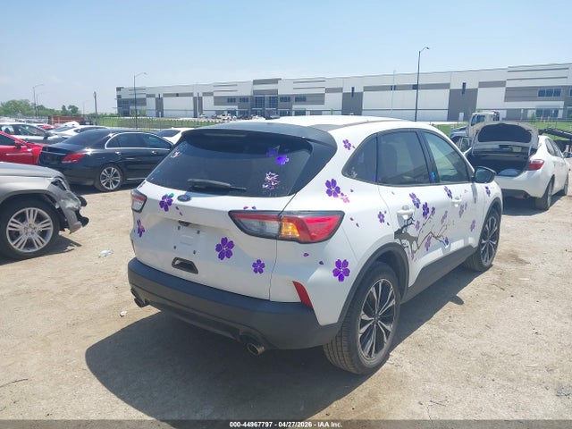 44967797 :رقم المزاد ، 1FMCU0BZ4MUA26818 vin ، 2021 Ford Escape Se Hybrid مزاد بيع