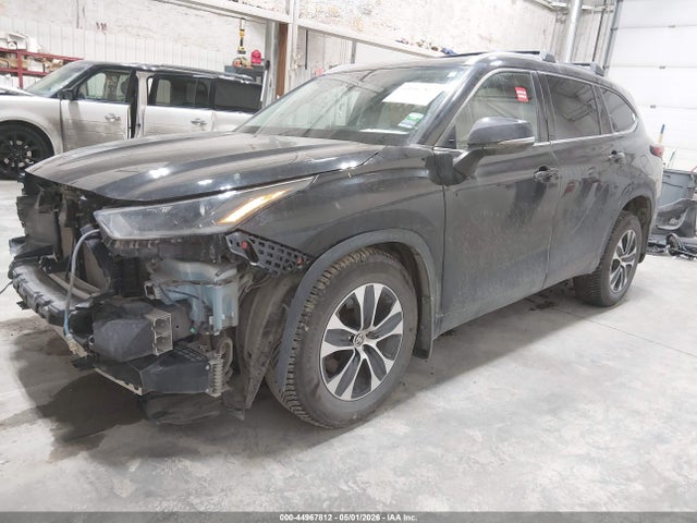 Toyota Highlander Xle 2021 5TDHZRBHXMS102473 Image 2