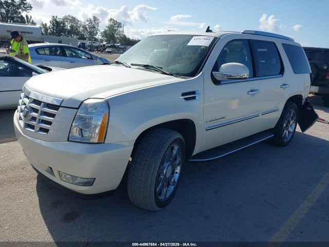 2007 Cadillac Escalade Standard მანქანა იყიდება აუქციონზე, vin: 1GYEC63807R385853, აუქციონის ნომერი: 44967884