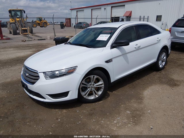 Ford TAURUS SE 2018 1FAHP2D88JG129399 Image 2