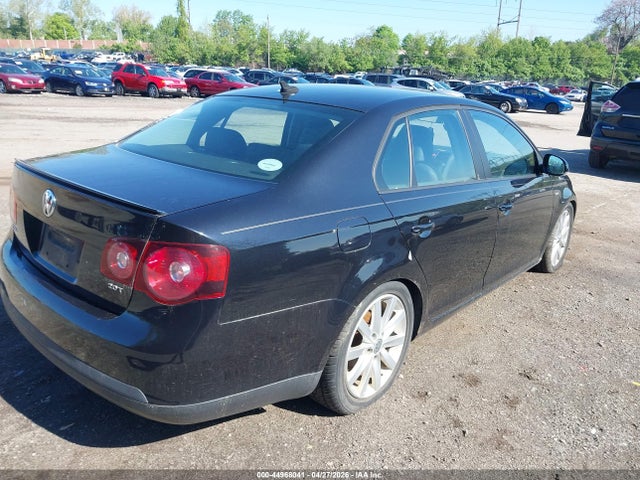44968041 :رقم المزاد ، 3VWRJ7AJ8AM018648 vin ، 2010 Volkswagen Jetta Wolfsburg Edition مزاد بيع