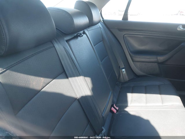 44968041 :رقم المزاد ، 3VWRJ7AJ8AM018648 vin ، 2010 Volkswagen Jetta Wolfsburg Edition مزاد بيع