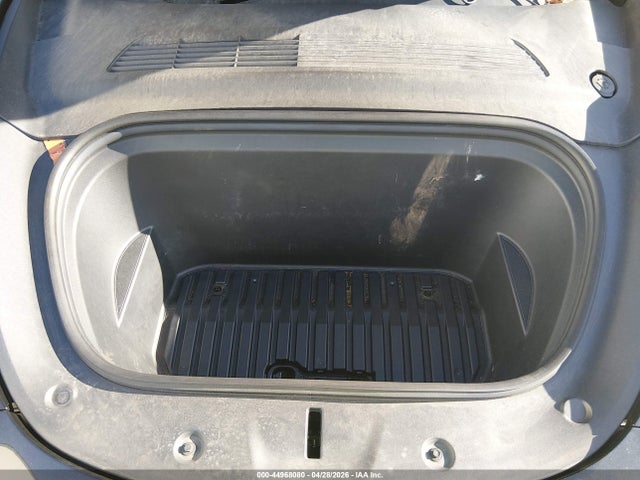 2021 Tesla Model Y Long Range Dual Motor All-wheel Drive მანქანა იყიდება აუქციონზე, vin: 5YJYGAEE3MF184916, აუქციონის ნომერი: 44968080
