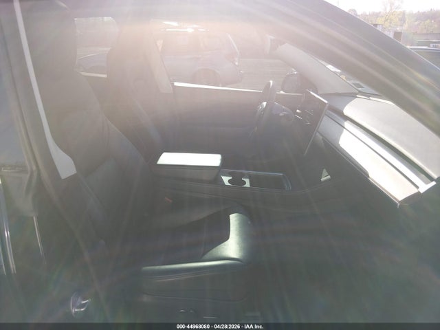 2021 Tesla Model Y Long Range Dual Motor All-wheel Drive მანქანა იყიდება აუქციონზე, vin: 5YJYGAEE3MF184916, აუქციონის ნომერი: 44968080