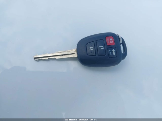 44968105 :رقم المزاد ، 4T4BF1FK9ER404714 vin ، 2014 Toyota Camry Le مزاد بيع