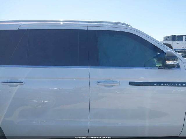 5LMJJ3TG8SEL11783 Lincoln Navigator Black Label L