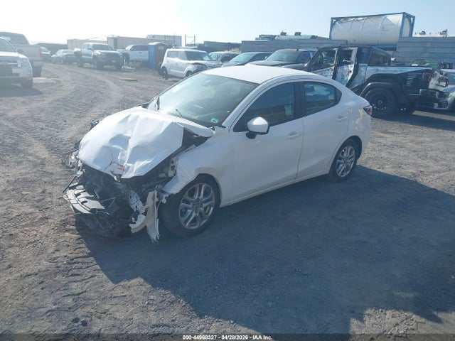 3MYDLBYV7JY327475 Toyota YARIS IA