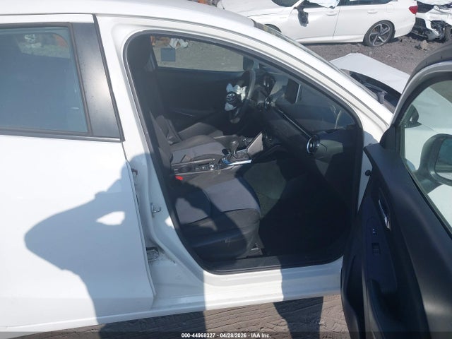3MYDLBYV7JY327475 Toyota YARIS IA