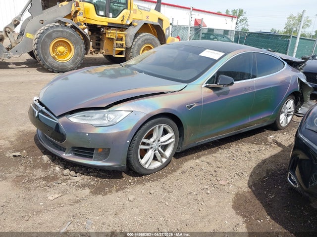 2015 Tesla Model S 70d/85d/p85d მანქანა იყიდება აუქციონზე, vin: 5YJSA1E27FF111743, აუქციონის ნომერი: 44968382