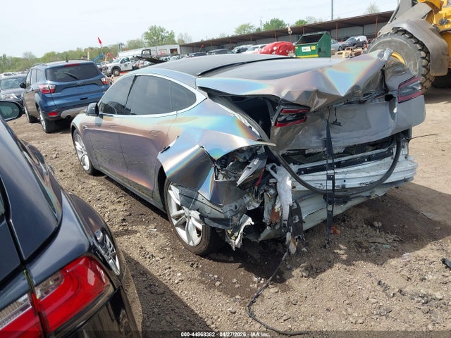 2015 Tesla Model S 70d/85d/p85d მანქანა იყიდება აუქციონზე, vin: 5YJSA1E27FF111743, აუქციონის ნომერი: 44968382