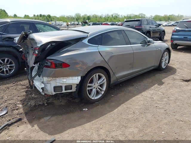 2015 Tesla Model S 70d/85d/p85d მანქანა იყიდება აუქციონზე, vin: 5YJSA1E27FF111743, აუქციონის ნომერი: 44968382