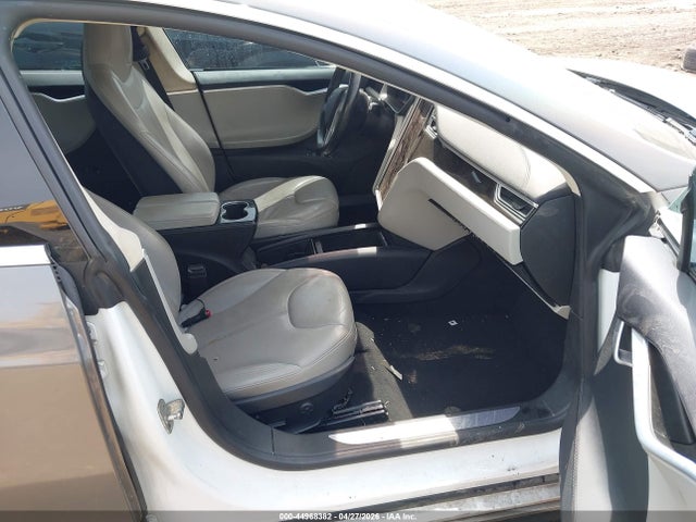 2015 Tesla Model S 70d/85d/p85d მანქანა იყიდება აუქციონზე, vin: 5YJSA1E27FF111743, აუქციონის ნომერი: 44968382