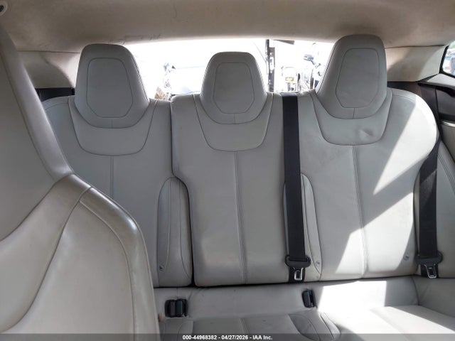 2015 Tesla Model S 70d/85d/p85d მანქანა იყიდება აუქციონზე, vin: 5YJSA1E27FF111743, აუქციონის ნომერი: 44968382