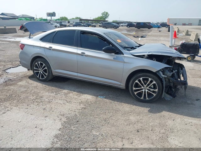 Продажа на аукционе авто 2022 Volkswagen Jetta 1.5t Sport, vin: 3VWBM7BU0NM015380, номер лота: 44968409