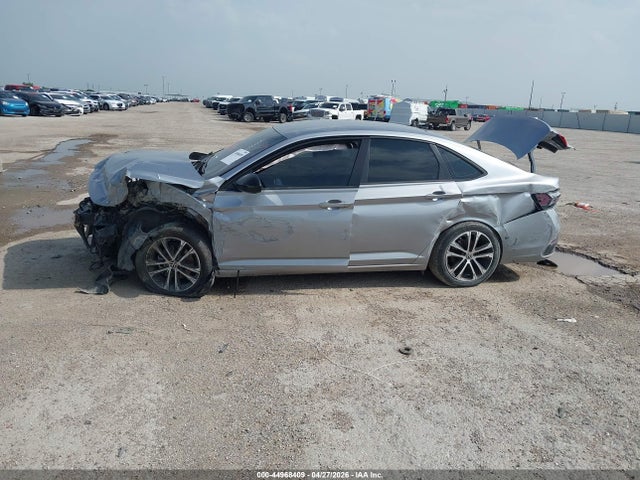 Продажа на аукционе авто 2022 Volkswagen Jetta 1.5t Sport, vin: 3VWBM7BU0NM015380, номер лота: 44968409