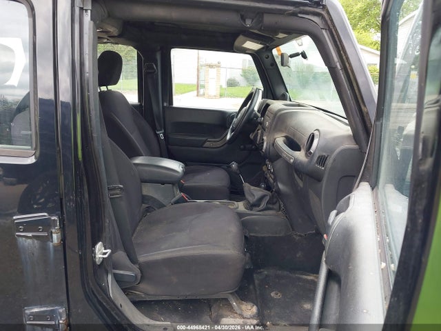 44968421 :رقم المزاد ، 1C4BJWDG3EL104228 vin ، 2014 Jeep Wrangler Unlimited Sport مزاد بيع
