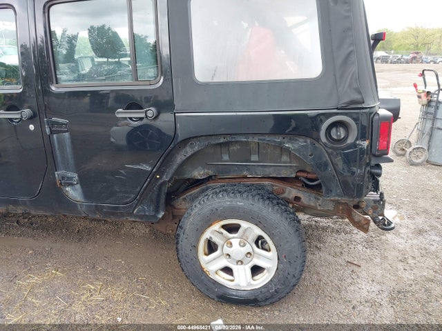 44968421 :رقم المزاد ، 1C4BJWDG3EL104228 vin ، 2014 Jeep Wrangler Unlimited Sport مزاد بيع