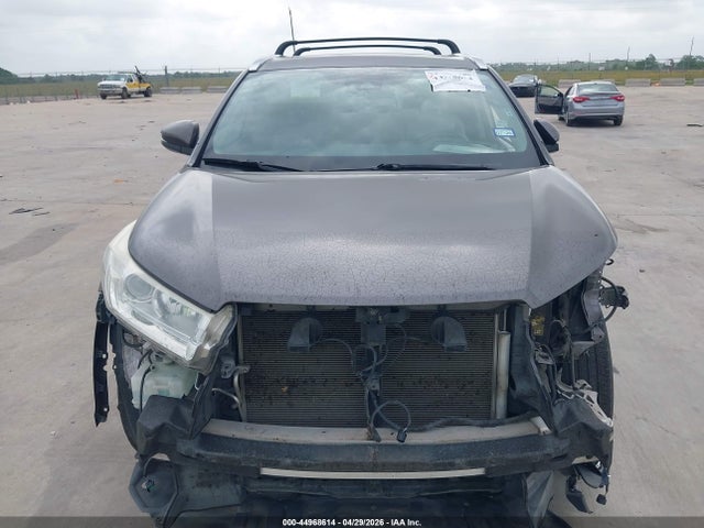 5TDKZRFH6JS271370 Toyota Highlander Xle