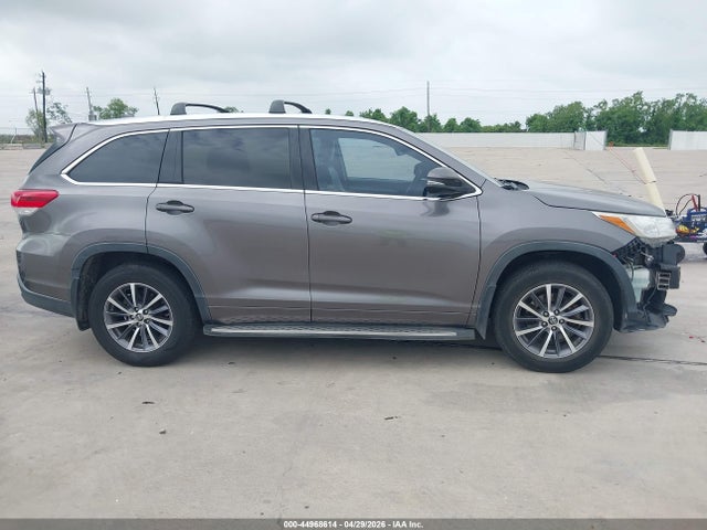 5TDKZRFH6JS271370 Toyota Highlander Xle